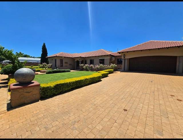 5 BEDROOM HOUSE FOR SALE IN KAMEELDRIFT EAST